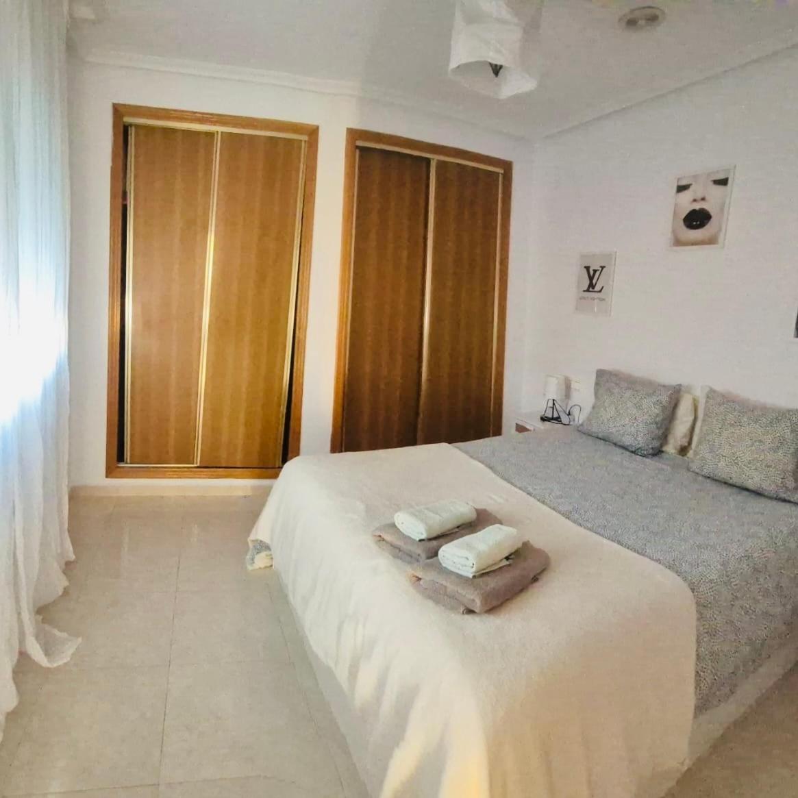 The Prestige Torrevieja Atico Con Barbecoa Apartman Kültér fotó